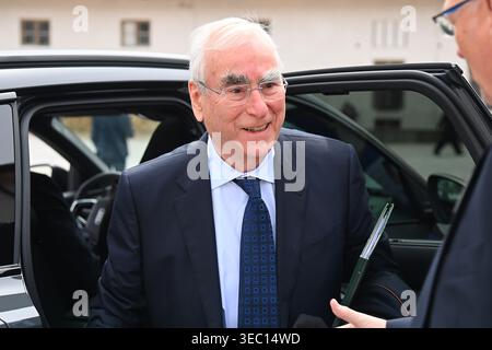 Anreise Dr. Theo WAIGEL (Bundesfinanzminister a.D.) Ludwig-Erhard-Gipfel vom 28. Bis 30. April 2026 auf gut Kaltenbrunn am Tegernsee. ?SVEN SIMON Photo Agency GmbH & Co. Pressefoto KG # Prinzess-Luise-Str. 41 # 45479 Mühlheim / Ruhr # Tel. 0208/941325 Stockfoto