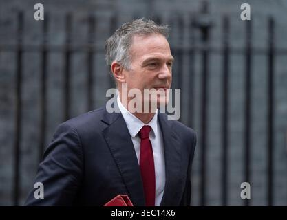 Downing Street, London, Großbritannien. April 2026. Nach der wöchentlichen Kabinettssitzung verlassen die Minister die Downing Street 10: Peter Kyle, Abgeordneter des Außenministers für Wirtschaft und Handel. Quelle: Malcolm Park/Alamy Live News Stockfoto