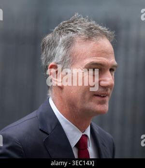 Downing Street, London, Großbritannien. April 2026. Nach der wöchentlichen Kabinettssitzung verlassen die Minister die Downing Street 10: Peter Kyle, Abgeordneter des Außenministers für Wirtschaft und Handel. Quelle: Malcolm Park/Alamy Live News Stockfoto