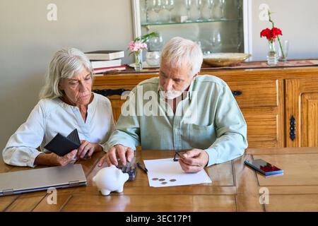 Altersvorsorge und finanzielle Absicherung für Senioren Schlüsselkonzepte sind Senior, Altersvorsorge, finanzielle Absicherung, Vermögensverwaltung, Nachlass Stockfoto