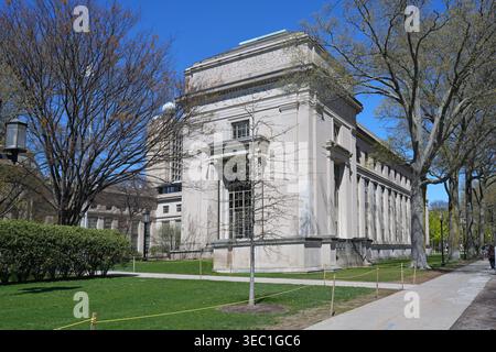 Massachusetts Institute of Technology, Simons Building mit Namen von Wissenschaftlern in Stein eingraviert Stockfoto