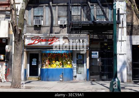 Beauty Bar, 231 E 14th Street, New York, New York. Außenfassade einer Bar in Manhattan's East Village. Stockfoto