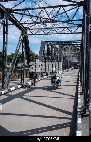 Khua Lek oder die Eiserne Brücke über den Fluss Ping in Chiang Mai Thailand Stockfoto