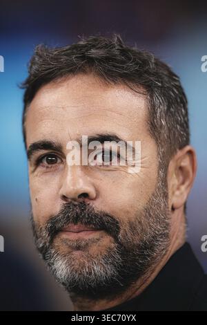 Belo Horizonte, Brasilien. April 2026. BELO HORIZONTE, BRASILIEN - 28. APRIL: Artur Jorge, Cheftrainer von Cruzeiro, sieht sich vor einem Spiel zwischen Cruzeiro und Boca Juniors als Teil der Copa CONMEBOL Libertadores im Mineirao Stadium Stadium am 28. April 2026 in Belo Horizonte, Brasilien, an. (Foto von Pedro Vale/Sports Press Photo/Getty Images) Credit: SPP Sport Press Photo. /Alamy Live News Stockfoto