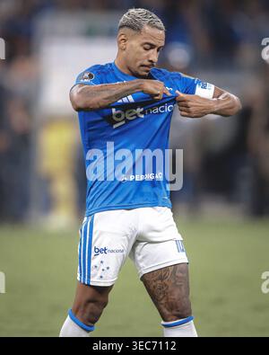 Belo Horizonte, Brasilien. April 2026. BELO HORIZONTE, BRASILIEN - 28. APRIL: Matheus Pereira von Cruzeiro gestures, nachdem er ein Spiel zwischen Cruzeiro und Boca Juniors gewonnen hatte, als Teil der Copa CONMEBOL Libertadores im Mineirao Stadium Stadium am 28. April 2026 in Belo Horizonte, Brasilien. (Foto von Pedro Vale/Sports Press Photo/Getty Images) Credit: SPP Sport Press Photo. /Alamy Live News Stockfoto