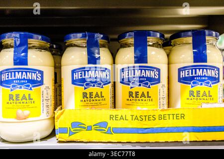 London UK, 29. April 2026, Gläser Hellmanns Real Mayonnaise with No People Stockfoto