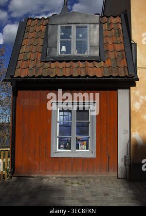Nahaufnahme des historischen Roten Holzhauses in Sodermalm Stockholm Stockfoto