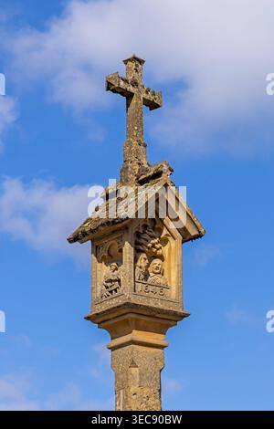 Marktplatz, mittelalterliches Kreuz, Stow-on-the-Wold, die Cotswolds, England, Großbritannien Stockfoto