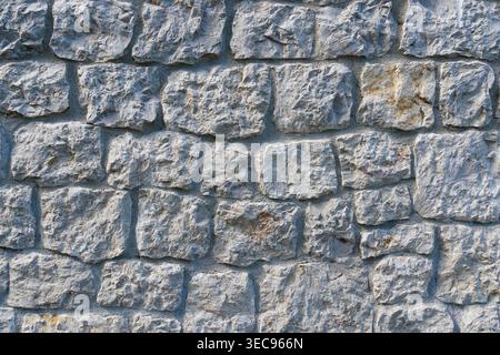 Dieses Bild zeigt eine detaillierte Ansicht einer Steinmauer, perfekt für Hintergründe und Texturen Stockfoto