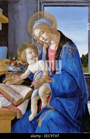 Sandro Botticelli – die Jungfrau und das Kind (die Madonna des Buches) (1480), Tempera auf der Tafel. Italienisches Renaissance-Gemälde der Madonna, die mit Christkind liest und heilige Häuslichkeit und göttliche Weisheit verkörpert | ArchiVerse: Religiöse Kunst Stockfoto