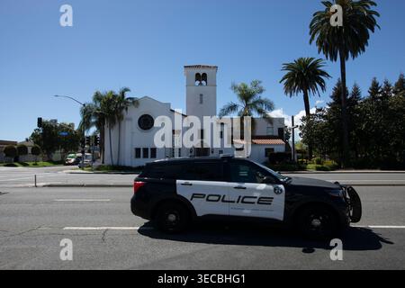 Buena Park, Kalifornien, USA - 11. April 2026: Eine Polizeieinheit von Buena Park patrouilliert in einer Stadtstraße. Stockfoto