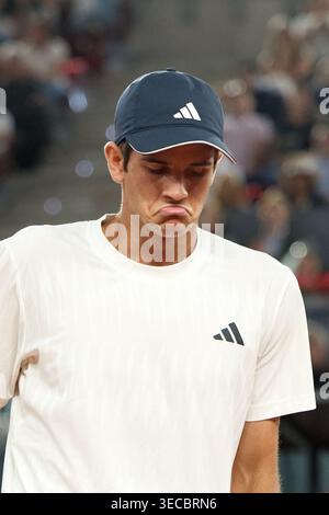 Madrid, Spanien. April 2026. Rafael Jodar reagiert im Viertelfinale der Männer zwischen Jannik Sinner aus Italien und Rafael Jodar aus Spanien beim Tennis-Turnier Madrid Open 2026 am 29. April 2026. Quelle: Meng Dingbo/Xinhua/Alamy Live News Stockfoto