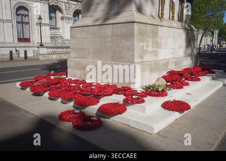 29. April 2026 London UK Remembrance Kränze am Whitehall Cenotaph anlässlich des Anzac Day Stockfoto