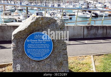 Ernest Shackelton Blue Plaque am Millbay Docks Plymouth zum Gedenken an das Segeln auf der Endurance im August 1914 und erneut im Jahr 1921 Stockfoto