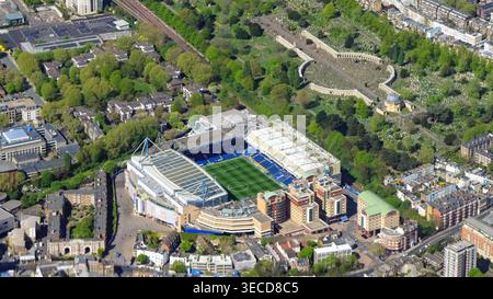 London, England, Großbritannien - 18. April 2026: Aus der Vogelperspektive des Fußballplatzes Chelsea Football Club Stamford Bridge im Westen Londons Stockfoto