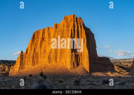 Die Cathedrals bei Sonnenaufgang im Upper Cathedral Valley im Capitol Reef National Park, Utah. Stockfoto