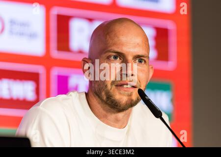 KÖLN, DEUTSCHLAND - APRIL 30: Rene Wagner (Cheftrainer 1. FC Köln) während der gemeinsamen Pressekonferenz vor dem Spiel der Google Pixel Frauen Bundesliga zwischen 1. FC Köln gegen SV Werder Bremen im RheinEnergieStadion und im 1. Bundesliga-Spiel zwischen Union Berlin und 1. FC Köln am 30. April 2026 in Geissbockheim in Köln. Stockfoto