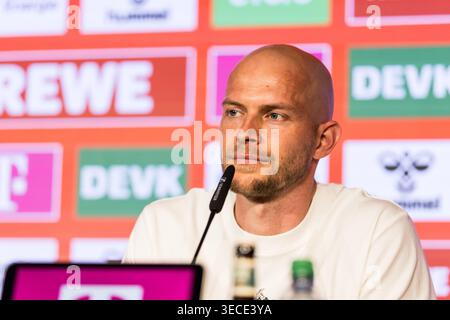 KÖLN, DEUTSCHLAND - APRIL 30: Rene Wagner (Cheftrainer 1. FC Köln) während der gemeinsamen Pressekonferenz vor dem Spiel der Google Pixel Frauen Bundesliga zwischen 1. FC Köln gegen SV Werder Bremen im RheinEnergieStadion und im 1. Bundesliga-Spiel zwischen Union Berlin und 1. FC Köln am 30. April 2026 in Geissbockheim in Köln. Stockfoto