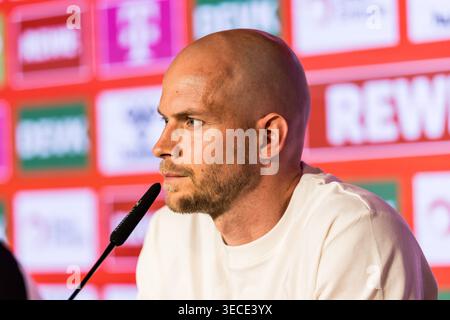 KÖLN, DEUTSCHLAND - APRIL 30: Rene Wagner (Cheftrainer 1. FC Köln) während der gemeinsamen Pressekonferenz vor dem Spiel der Google Pixel Frauen Bundesliga zwischen 1. FC Köln gegen SV Werder Bremen im RheinEnergieStadion und im 1. Bundesliga-Spiel zwischen Union Berlin und 1. FC Köln am 30. April 2026 in Geissbockheim in Köln. Stockfoto