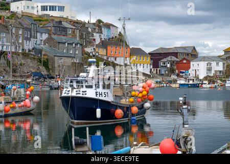 Angelboote/Fischerboote im Hafen von Mevagissey, Cornwall Stockfoto
