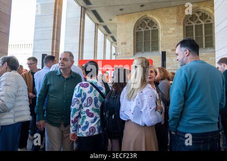 Brüssel, Belgien April 2026 30. Allgemeine Ansicht eines Treffens der flämischen sozialistischen Partei Vooruit, der sozialistischen Sozialversicherungsgesellschaft Solidaris und der sozialistischen gewerkschaft ABVV am Donnerstag, dem 30. April 2026 in Brüssel, dem Vorabend des Arbeitstages am 1. Mai, dem Internationalen Arbeitstag. BELGA FOTO MARIUS BURGELMAN Credit: Belga News Agency/Alamy Live News Stockfoto
