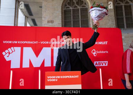 Brüssel, Belgien April 2026 30. Der Vorsitzende von Vooruit, Conner Rousseau, wurde auf einem Treffen der flämischen sozialistischen Partei Vooruit, der sozialistischen Sozialversicherungsgesellschaft Solidaris und der sozialistischen gewerkschaft ABVV am Donnerstag, dem 30. April 2026 in Brüssel, dem Vorabend des Arbeitstages am 1. Mai, dem Internationalen Arbeitstag, vorgestellt. BELGA FOTO MARIUS BURGELMAN Credit: Belga News Agency/Alamy Live News Stockfoto