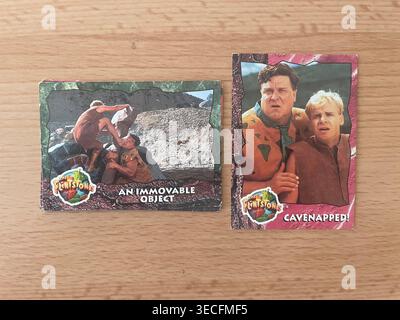 Vintage-Handelskarten für den Flintstones-Film, der 1993 von Topps veröffentlicht wurde Stockfoto