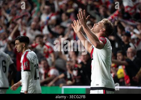 Madrid, Spanien. 30. April 2026. Alexandre Zurawski von Rayo Vallecano feierte, nachdem er im Halbfinale der UEFA Conference League, dem Spiel zwischen RAYO VALLECANO und STRASSBURG im Vallecas Stadium, ein Tor von 1-0 erzielte. (Quelle: Leopold Soglo/Alamy Live News) Stockfoto