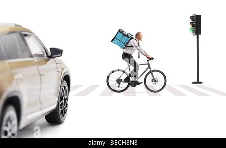 Geschäftsmann, der auf der Straße Fahrrad fährt und Essen auf weißem Hintergrund liefert Stockfoto