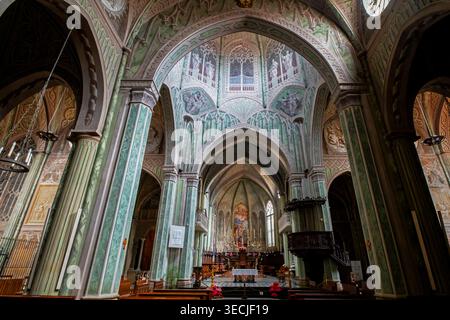 Stephansdom in Biella, Piemont, Italien. Die Kathedrale ist der Bischofssitz der Diözese Biella. Die Kirche forst war romanisch Stockfoto