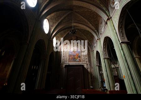 Stephansdom in Biella, Piemont, Italien. Die Kathedrale ist der Bischofssitz der Diözese Biella. Die Kirche forst war romanisch Stockfoto