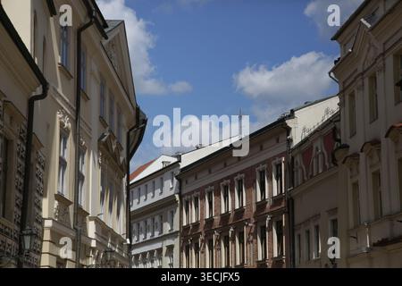 Elegante historische Dächer und Fassaden in der Altstadt von Kraków Stockfoto