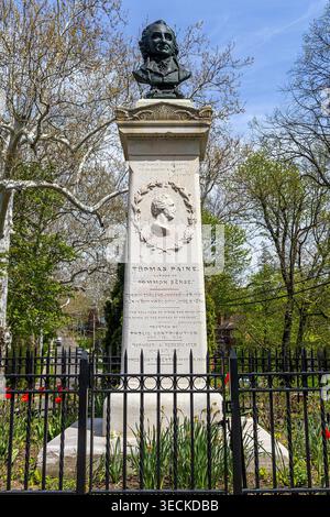 Eine Büste des amerikanischen Gründers Pater Thomas Paine in New Rochelle, New York. Thomas Paine schrieb 1776 das Pamphlet „Common Sense“ Stockfoto