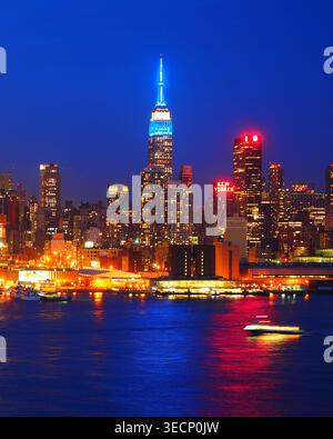 1. Mai 2026, New York City, New York, USA: Das Empire State Building in New York, auch bekannt als „das berühmteste Gebäude der Welt“, wurde vor 95 Jahren erbaut. Die Fertigstellung dauerte 410 Tage und ist eines der bekanntesten Gebäude der Welt. Viele Filme haben dieses weltberühmte Gebäude gezeigt, wobei der berühmteste „King Kong“ aus dem Jahr 1933 ist. (Kreditbild: © Debra L. Rothenberg/ZUMA Press Wire) NUR REDAKTIONELLE VERWENDUNG! Nicht für kommerzielle ZWECKE! Stockfoto