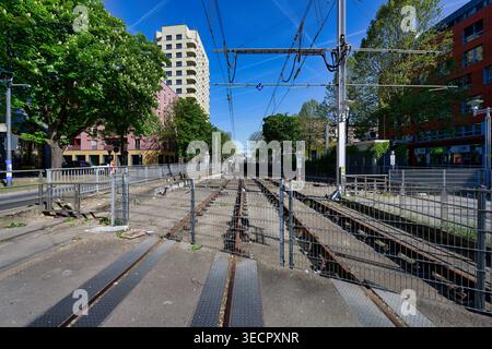 Köln, Deutschland April 30 2026: Stadtbahnbaustelle in Köln, April 2026. Das Projekt hat sich seit Jahren verzögert, was zu Frustration bei den Menschen führt Stockfoto