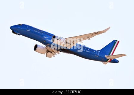 Fiumicino, Italien, Flugzeug zum Flughafen Fiumicino Airbus 220-330 EI-HHS .Flugzeug zum Flughafen Fiumicino. Fiumicino Italien, 1. Mai 2026. Imago-images/Emmefoto Copyright: XImago-images/Emmefotox Stockfoto