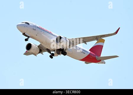 Fiumicino, Italien, Flugzeug zum Flughafen Fiumicino Airbus A320neo EC-NER .Flugzeug zum Flughafen Fiumicino. Fiumicino Italien, 1. Mai 2026. Imago-images/Emmefoto Copyright: XImago-images/Emmefotox Stockfoto