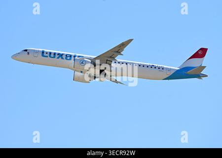 Roma, Latium. Mai 2026. Embraer E195 Luxair LX-LEC .Flugzeug zum Flughafen Fiumicino. Fiumicino (Italien), 1. Mai 2026. (Foto: AllShotLive/SIPA USA) Credit: SIPA USA/Alamy Live News Stockfoto