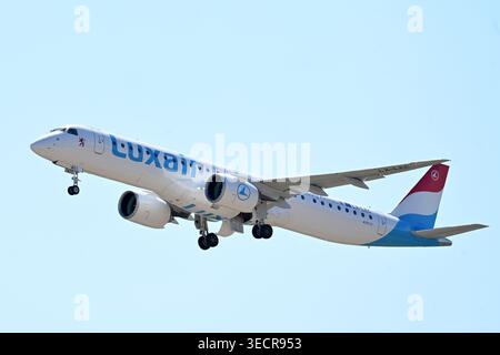 Roma, Latium. Mai 2026. Embraer E195 Luxair LX-LEC .Flugzeug zum Flughafen Fiumicino. Fiumicino (Italien), 1. Mai 2026. (Foto: AllShotLive/SIPA USA) Credit: SIPA USA/Alamy Live News Stockfoto