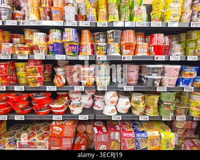 Icheon, Südkorea - 7. März 2026: Ramen-Nudelpackungen in einem Geschäft in Korea Stockfoto