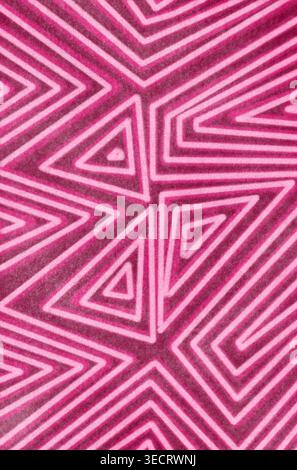 Ein lebendiges, handgemaltes abstraktes Bild mit geometrischen Mustern in Rosa. Das vom Sommer inspirierte Design besticht durch eine komplizierte Textur und einen auffälligen Look Stockfoto