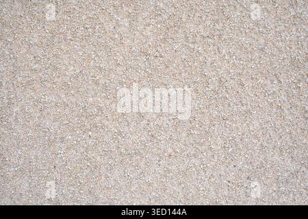 Außenwanddesign mit kleinen Steinen und rauer Textur Stockfoto