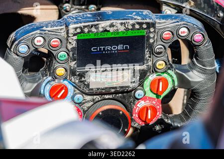 Lenkrad des Fahrzeugs von Jean-Eric Vergne (FRA, Citroen Racing), 02.05.2026, Berlin (Deutschland), Motorsport, ABB FIA Formel-E-Weltmeisterschaft, Berlin E-Prix 2026 Stockfoto