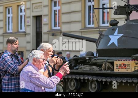 Pilsen, Tschechische Republik. Mai 2026. Befreiungsfest Pilsen, 81. Jahrestag der Befreiung Pilsens durch die amerikanische Armee, fortgesetzt durch den Konvoi der Freiheit in Pilsen, Tschechische Republik, am 3. Mai 2026. Quelle: Miroslav Chaloupka/CTK Photo/Alamy Live News Stockfoto