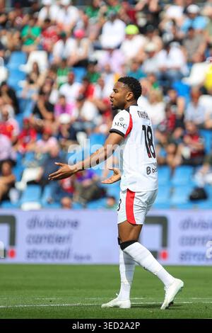 Reggio Emilia, Italien. Mai 2026. Christopher Nkunku vom AC Milan reagiert während der Serie A Spiel zwischen den USA Sassuolo Calcio und AC Milan im Mapei Stadion - Citta del Tricolore in Reggio Emilia (Italien), 3. Mai 2026. Quelle: Insidefoto/Alamy Live News Stockfoto
