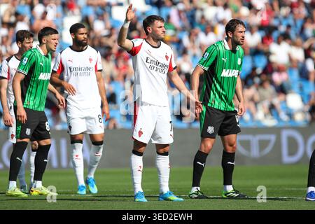 Reggio Emilia, Italien. Mai 2026. Santiago Gimenez vom AC Milan Gesten während der Serie A Match zwischen US Sassuolo Calcio und AC Milan im Mapei Stadion - Citta del Tricolore in Reggio Emilia (Italien), 3. Mai 2026. Quelle: Insidefoto/Alamy Live News Stockfoto