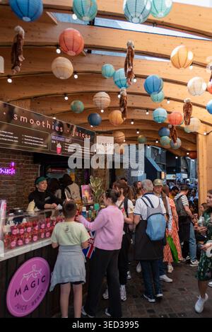 Imbissstände in Camden Market, Camden Town, London, Großbritannien Stockfoto