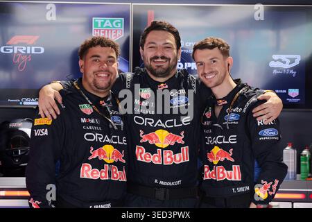 Miami, USA. Mai 2026. Red Bull Racing Mechaniker. 03.05.2026. Formel-1-Weltmeisterschaft, Rd 4, Miami Grand Prix, Miami, Florida, USA, Wettkampftag. Quelle: James Moy/Alamy Live News Stockfoto