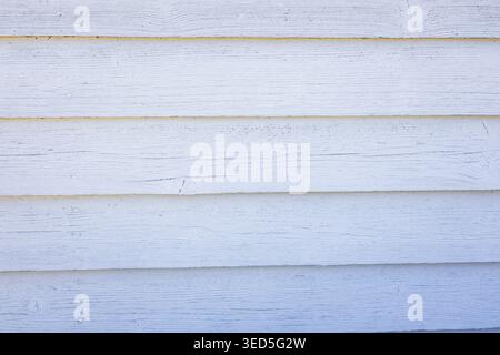 Blauer Holzhintergrund. Vertikale blaue Bretter in Nahaufnahme. Holzstruktur. Brauner Holzhintergrund. Alte Bretter zu Hause. Raue Platinenoberfläche. Stockfoto