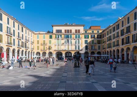 Palma, Spanien, 18. April 2026: Blick auf Placa Major in Palma, Mallorca, Balearen in Spanien Stockfoto